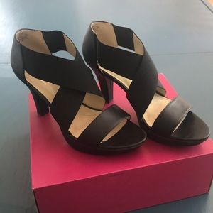 Naturalizer size 9 sandal heels